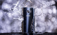 galaxy s8 mojado en agua