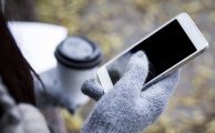 smartphone con guantes