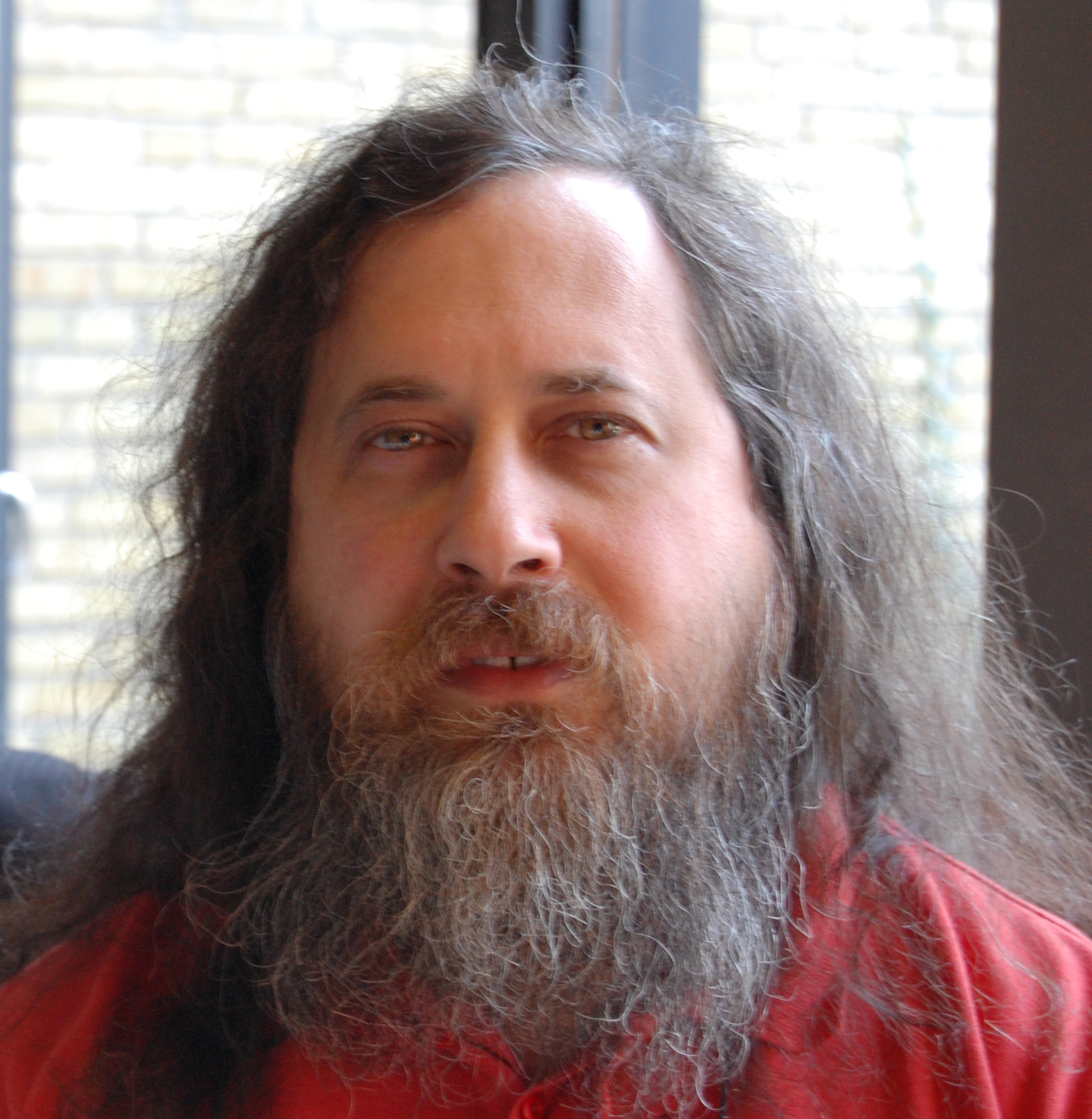 Richard Stallman: Ubuntu es igual de inseguro que Windows