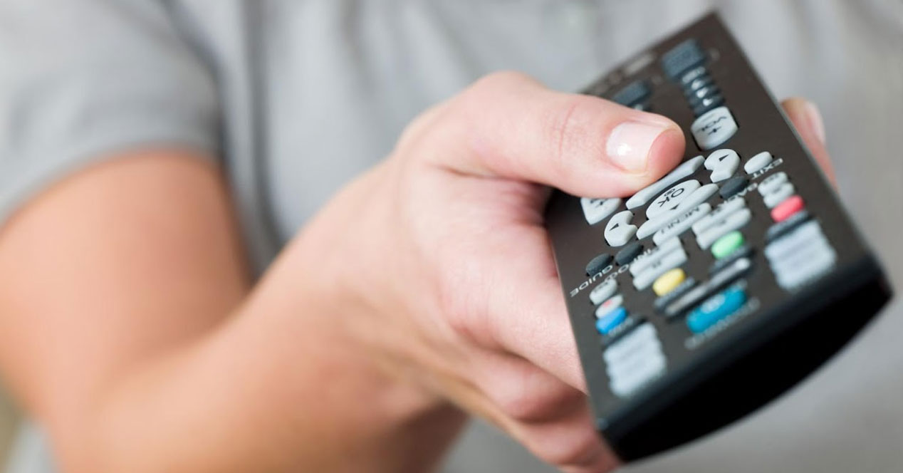 ¿Sabes que puedes usar tu teléfono como un mando de televisión? Te enseñamos