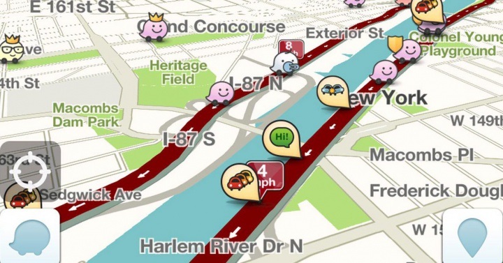 Waze actualiza sus mapas y ya deja grabar mensajes de voz como ayuda