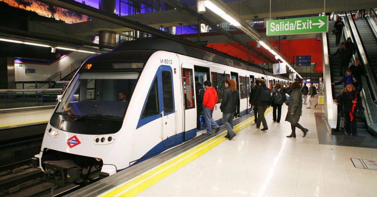 Metro de Madrid instalará más de 2.000 cargadores de móviles