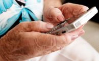 Aspectos a tener en cuenta al regalar un smartphone a una persona mayor