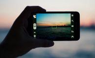 tomando foto atardecer con movil